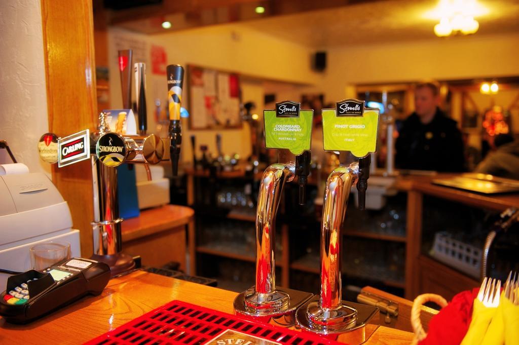 The Little Crown Inn Pontypool Eksteriør billede